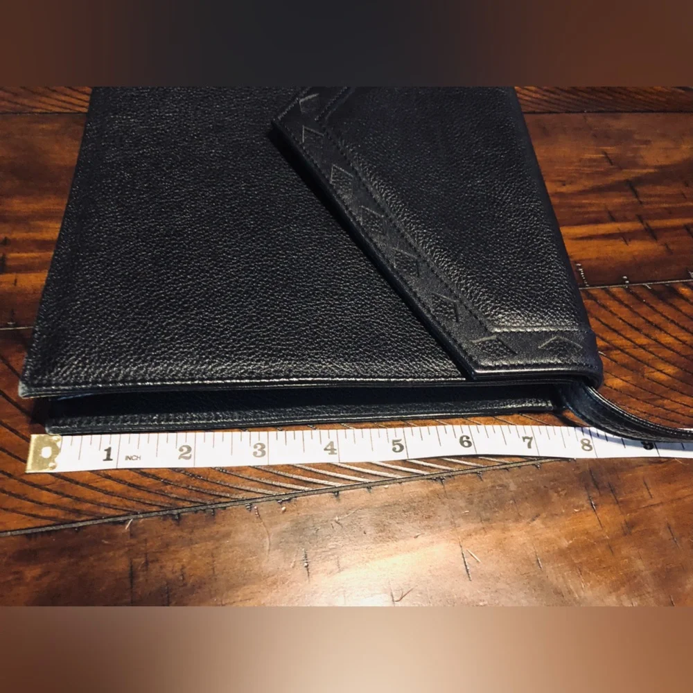 SOLD! Vintage YSL classic little black leather crossbody - Picture 8 of 8